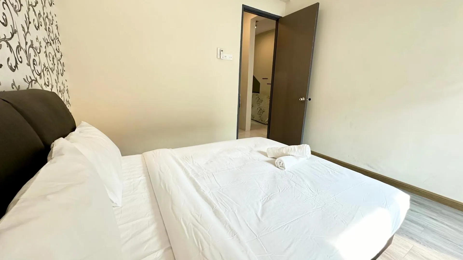 Nautilus Home At Karpal Singh For 14 Pax George Town