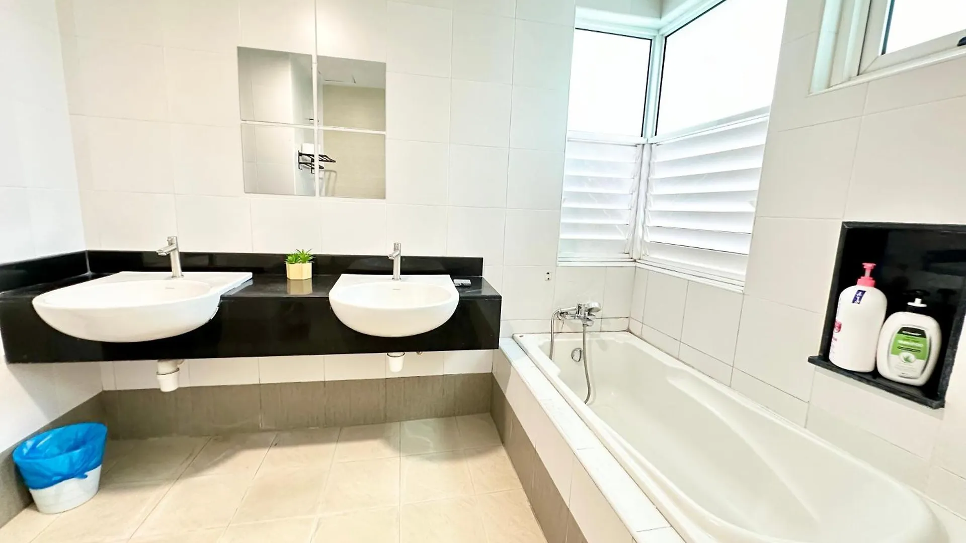 Nautilus Home At Karpal Singh For 14 Pax George Town Apartment